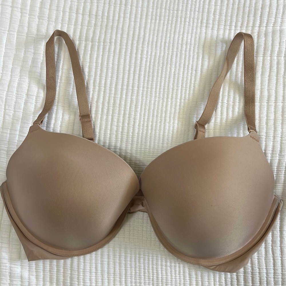 Victoria’s Secret PushUp bra 38DD. Like new!
